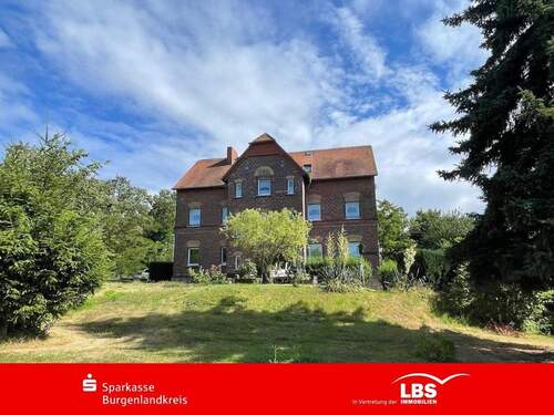 Blick vom Garten - Hier wohnen Mieter gern! - 122.000,00&nbsp;EUR Kaufpreis, ca.&nbsp; 263,00&nbsp;m&sup2;&nbsp;Wohnfl&auml;che