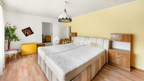 1. OG Schlafzimmer 2 - 