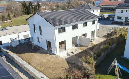 Außenansicht - 4 Zimmer Doppelhaushälfte zum Kaufen in Aicha vorm Wald