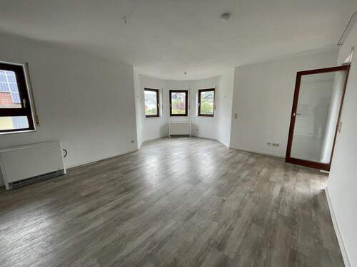 Wohn- und Essbereich mit Erker und Zugang zum Balkon - Etagenwohnung mit 65,00 m² in Durbach zum Kaufen