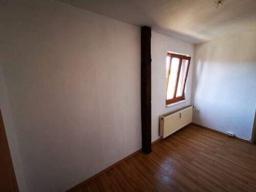 Flur - Etagenwohnung mit 50,00 m&sup2; in Naumburg (Saale) zur Miete