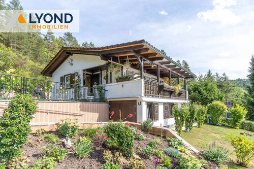 Außenansicht - Charmantes Wochenendhaus in Kleinbreitenbach - idyllische Höhenlage mit unverbautem Ausblick und liebevoll angelegtem Garten