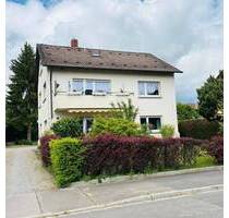 Wohnhaus mit 3 Wohnungen und Garagen und grossem Garten in der Nordstadt - Singen (Hohentwiel)
