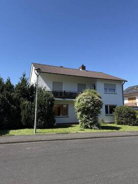Außenansicht Straße - Wohnhaus in attraktiver Lage von Eschwege - mit Garten und vielseitigen Nutzungsmöglichkeiten