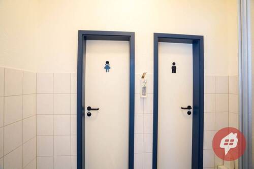 WC mit Dusche im Vorraum - 