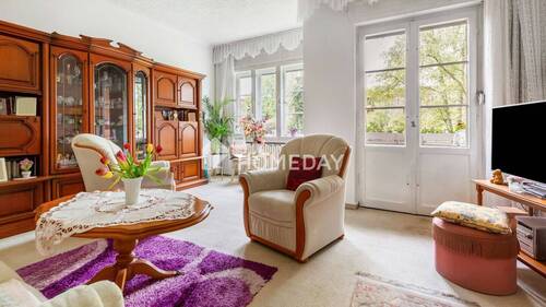 Wohnzimmer 2 - Charmante 2-Zimmer-Wohnung mit Loggia im denkmalgeschützten Altbau