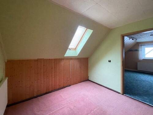 Flurbereich und Zimmer DG - 