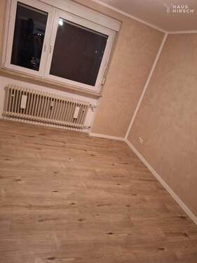 Schlafraum, leer - 2 Zimmer Etagenwohnung zum Kaufen in Frankfurt am Main