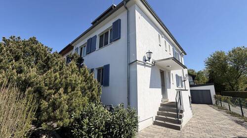 Haus Außenansicht - Familienfreundliches Stadthaus am Niddapark - Energetisch nachhaltig konzipiert