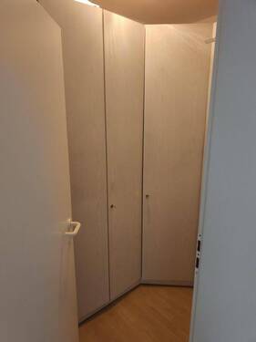Abstellraum mit Schränken - 