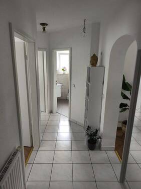 Flur - Helle 2-Zi-Wohnung mit Balkon und Tiefgarage in Sindorf