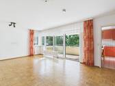 Wohnzimmer - Grosszügige 3 Zimmer-Wohnung - 250.000,00 EUR Kaufpreis, ca.  97,00 m² Wohnfläche
