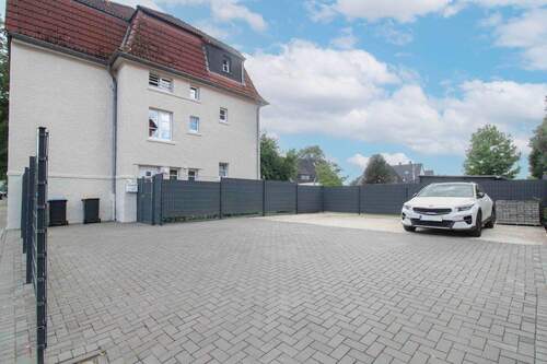 Hofeinfahrt _ Stellplätze_Polsumer Str.225B. - 