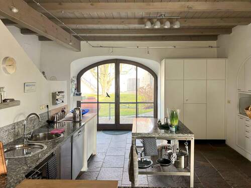 Küche (Haupthaus) - Bauernhaus, Landhaus mit 618,00 m² in Burgkirchen an der Alz zum Kaufen