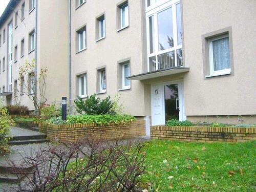 Eingang - Tolle Lage: 3-Zimmer und Balkon zum Renovieren!