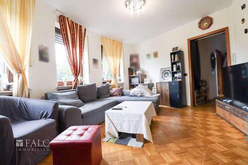 Wohnzimmer - 4 Zimmer Etagenwohnung in Mönchengladbach