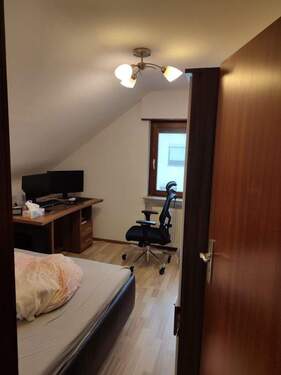 Schlafzimmer, links - 3 Zimmer Etagenwohnung in Brühl