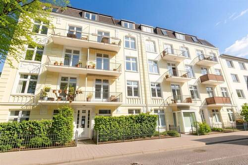 Blick auf das Haus (optimiert mit KI) - Generalsviertel 