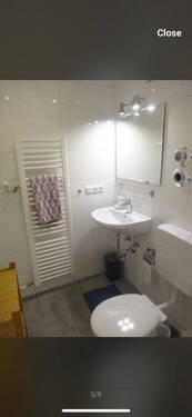 Bad mit Badewanne und Duschvor - 