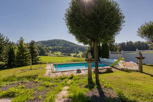 Pool - Einfamilienhaus mit 350,00 m² in Büchlberg / Solling zum Kaufen