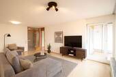 Wohnzimmer (gestaged) - 2 Zimmer Etagenwohnung zum Kaufen in Stuttgart