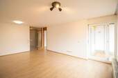 Wohnzimmer - 2 Zimmer Etagenwohnung in Stuttgart