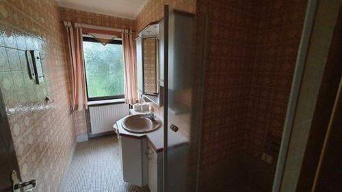 EG Badezimmer mit Fenster - 