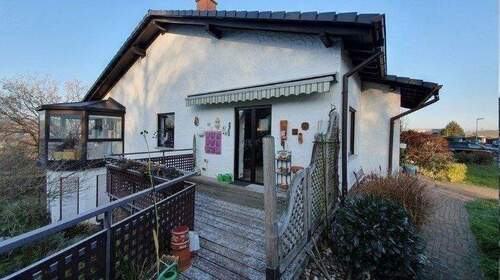 Seitenansicht mit Ausgang - 