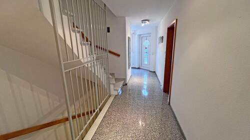 Flur EG - 5 Zimmer Doppelhaushälfte in Kamp-Lintfort