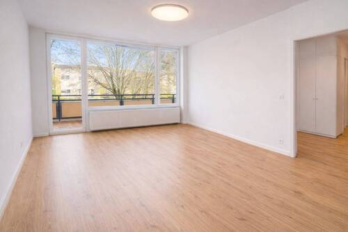 Wohnzimmer - Etagenwohnung mit 67,00 m&sup2; in München zum Kaufen
