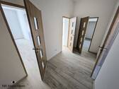 Flur - Etagenwohnung mit 68,20 m&sup2; in Werdau zur Miete