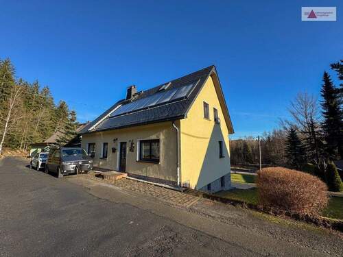 Seitenansicht - Einfamilienhaus mit großem Grundstück in idyllischer Lage von Eibenstock zu verkaufen!