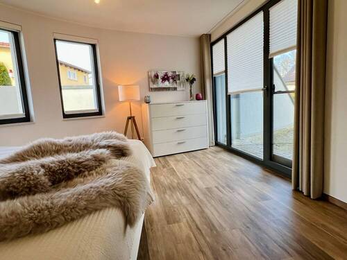 Schlafzimmer 1 mit Terrassenzugang - 