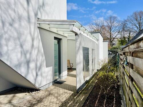 Windgeschützter Außenbereich u. Garagezugang - 