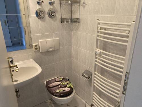 Bad mit Dusche - 