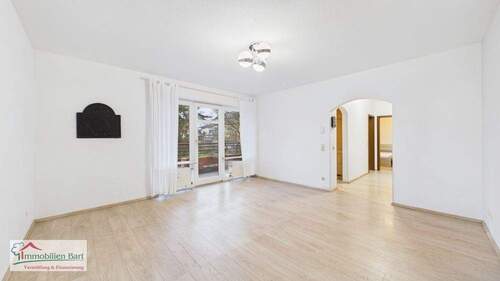 Wohnzimmer - SCHÖNE 2-ZKB ABSTELLRAUM BALKON GARAGE