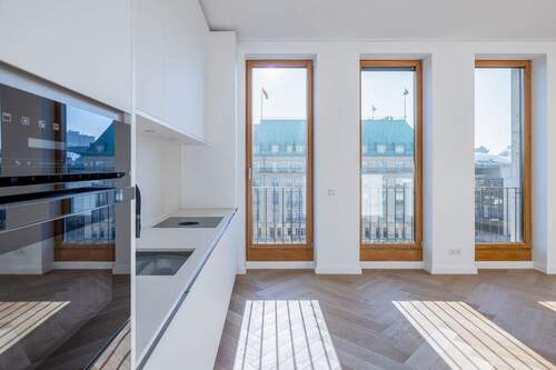 Wohnbereich und Küche - 2 Zimmer Etagenwohnung in Berlin