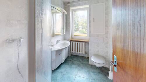 Tageslichtbad mit Dusche im EG - 