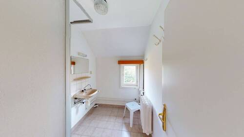 Tageslichtbad mit Dusche im OG - 