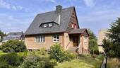 Front- und Seitenansicht - Ihr neues Zuhause in ruhiger Natur