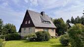 Front- und Seitenansicht - 5 Zimmer Einfamilienhaus in Altenberg