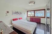 Schlafzimmer(1) - 2 Zimmer Etagenwohnung zum Kaufen in Köln