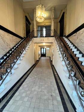 Hauseingangsbereich - 2 Zimmer Etagenwohnung in Berlin