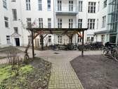 Innenhof_Fahrradständer - Etagenwohnung mit 75,50 m&sup2; in Berlin zum Kaufen