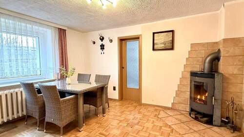 Esszimmer mit Kamin - 4 Zimmer Doppelhaushälfte in Dresden