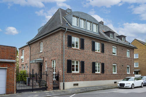 Hausansicht - 6 Zimmer Mehrfamilienhaus, Wohnhaus zum Kaufen in Meerbusch