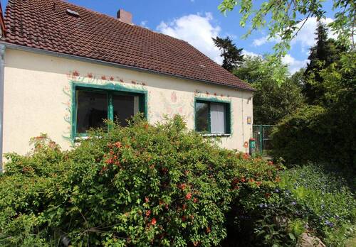 Vorderansicht schräg - 6 Zimmer Einfamilienhaus in Putlitz