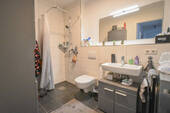 Badezimmer mit Dusche - 