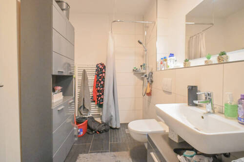 Badezimmer mit Dusche - 