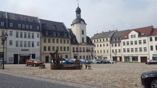 Marktplatz mit Rathausturm - 